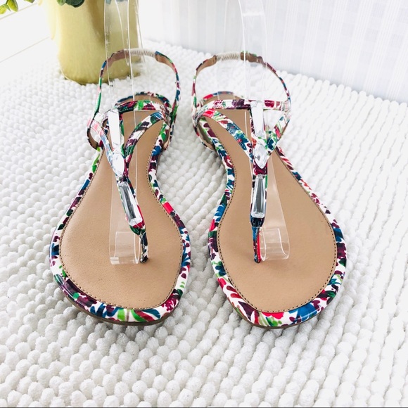 fioni Shoes - Fioni thong sandals patent floral embellished 9.5